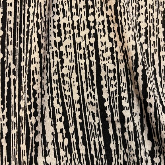 Stretch Short Sleeve Printed Blouse - Picture 6 of 8